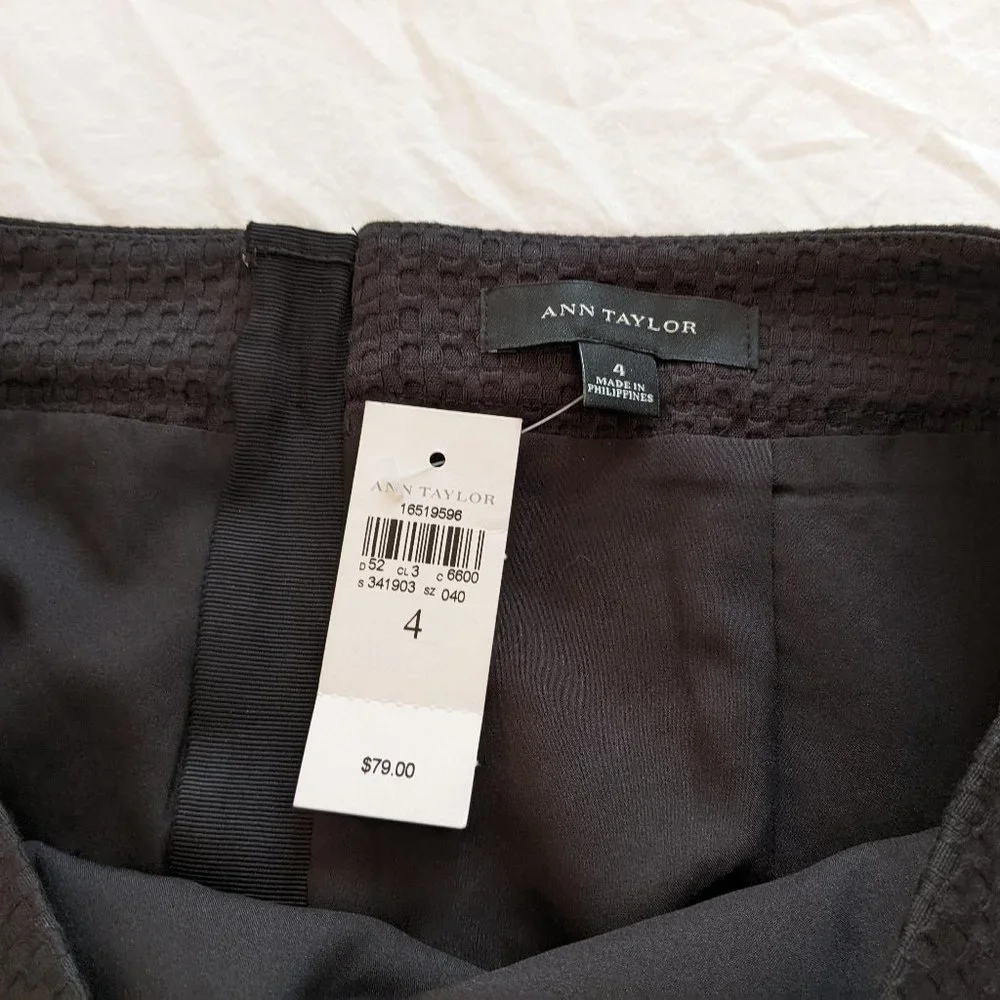 NWT Ann Taylor Textured Black Pencil Skirt in Size 4